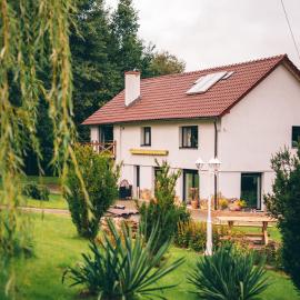 Lipolas-slowlife&guesthouse, hotel sa Jurków