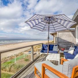 Pelicans Flight - Meredith Lodging, hotel in Rockaway Beach