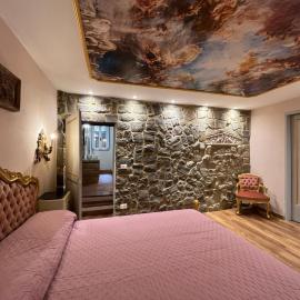 CORTONA SUITE - THE HOUSE WITH WELL and THE FRESCOS PALACE