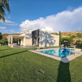 Villa con piscina