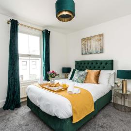 Dressed To Impress 2 bed house in Heart of Croydon Photo ID Required