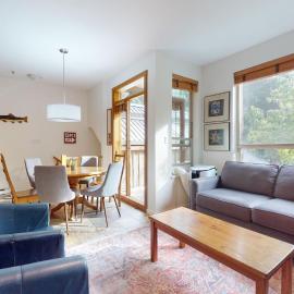 2BR in Symphony, Whistler Village, Complex Hot Tub, Gas Fireplace, Parking, Gondola Shuttle