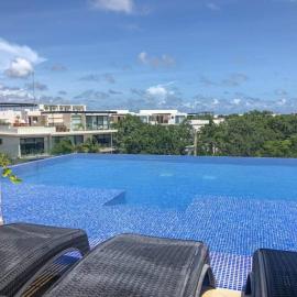 EXCLUSIVE BUILDING INFINITY POOL AND GYM RESTAURANTS AND BAR DISTRICT NEARBy, хотел в Тулум