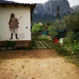 Pinnettu sardo casa di campagna in ecosistema ,Leggere attentamente Prima di prenotare,stanza matrimoniale e stanza condivisa senza finestra, hotel u gradu Olijena