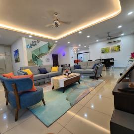 Desaru Brown House Pool-Mahjong-Table Tennis-KTV-BBQ-Disney-Netflix-Home Theatre, hotel in Kota Tinggi