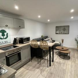 The Forge by Caithness Luxury Apartments NC500 - Elegant Luxury Apartment with Bike store - Sleeps 4 - PREFERENTIAL RATES FOR LONG STAY TRADES - CONTACT US -, hotel in Wick