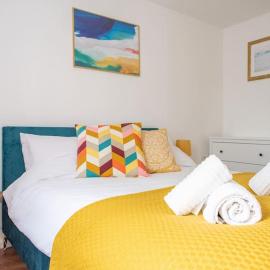 Seashells, close to seafront, large private garden
