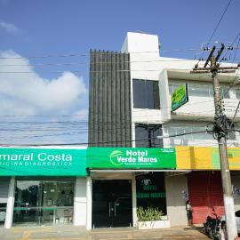 Hotel Verde Mares، فندق في ماكابا