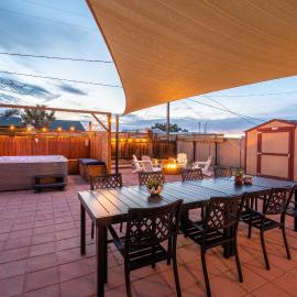 Tortoise Oasis - Hot tub, Shuffleboard, & More!, hotel in Yucca Valley