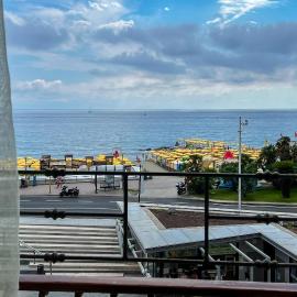 Splendido appartamento con vista mare su piazza Dante
