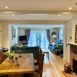 5Bed-10Guests-Fireplace-HotTub-Pets ok-Parking, hotel in Battle