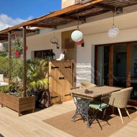 Cozy place, big roof terrace & spectacular views., hotel en Cabrils