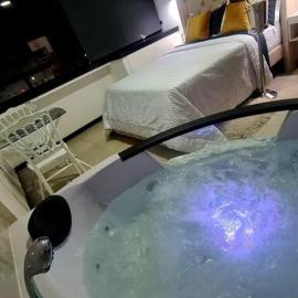 Ecusuites Jacuzzi Bellini Hidromasaje Privado