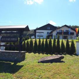 Hotel Bergwiesen - Zimmer mit Balkon oder Terasse, готель у місті Лор