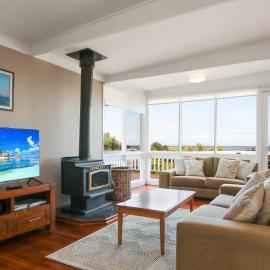 Metung Lake House - Panoramic Lake Views