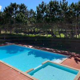 Praia Del Rei Pool, hotel u gradu Amoreira