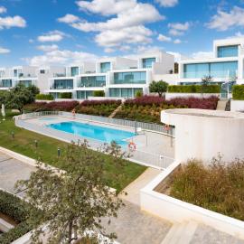Villa La Perla Sotogrande - since 2022 - Sea View - 3 Bedrooms and Bathrooms - La Reserva Beach and Golf nearby, hotel in Sotogrande
