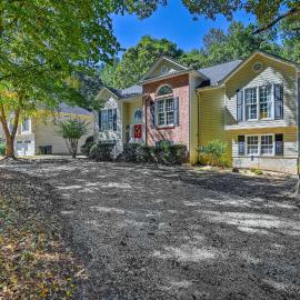 Peaceful Dallas Home w/ Deck + Charcoal Grill, hotel a Hiram