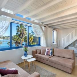 Blue Haven Beach Loft Apartment, Hotel in Danilia