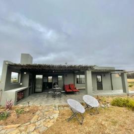 Living The Breede - Inhoek Farm Gatehouse、Malgasのホテル