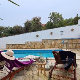 Apartment Nikola, hotel di Jelsa