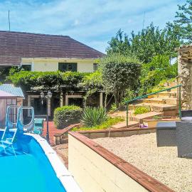 Stunning Apartment In La Coquille, hotel in La Coquille
