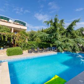 Apartments Milivoj