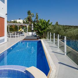 파노르모스 레팀노에 위치한 호텔 Chara Sensory Luxury Villa with Heated Pool & Gym, By ThinkVilla