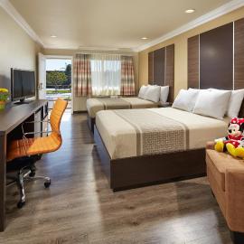 Eden Roc Inn & Suites near the Maingate، فندق في أنهايم