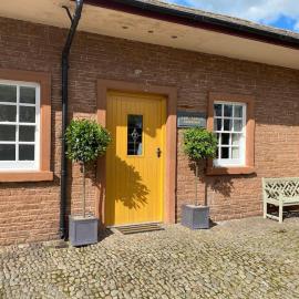 Courtyard Cottage، فندق في لوكربي