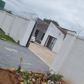 The Unit Party House, hotel in eNyalungu