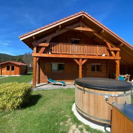Le Chalet de la Devinière, bain nordique extérieur chauffé