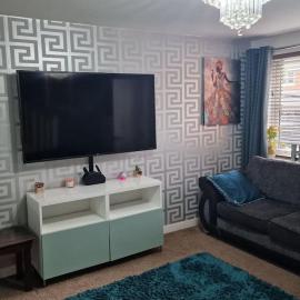 Well Furnished 3 Bedroom House in a cosy estate in Bolton with free parking