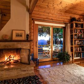Luxury Chalet Villa, Kalavryta, hotel u gradu Kalavrita