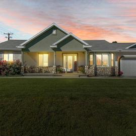 Play & Gather in Luxury,Pets too! Close to it Everything!, hotel i Orem