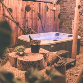 Romantic Getaway - Sauna and Jacuzzi - El Clandestino, Hotel in Stoumont
