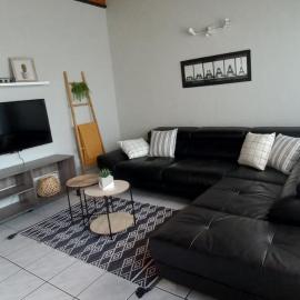 Mucha Airbnb, hotel in Walvis Bay