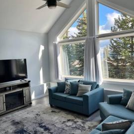 Bearcub Chalet, hotell i Big White