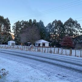 Cosy Country Cottage - Outdoor Pizza Oven - Rural Setting on 4 Acres, hotel in Raetihi