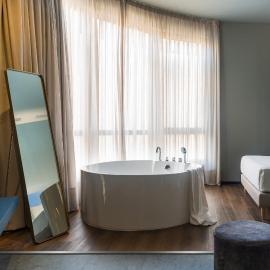 Muralla Sevilla Suites By Lola, khách sạn ở Seville