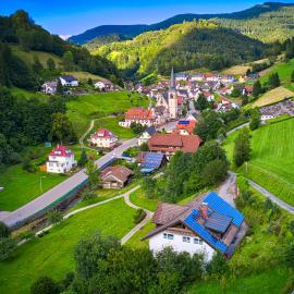 Steepleview House, Schwarzwaldblick Apartment - spacious & peaceful, ξενοδοχείο σε Bad Peterstal-Griesbach