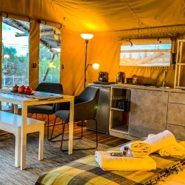 African Safari Canvas Lodge Tent Sea View, hotel en Kranidi