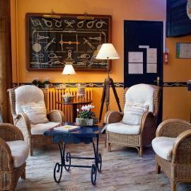 Hotel Vent d'Ouest, hotel u gradu Fekam