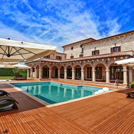 Villa Carolus-Luxurious Istrian Villa, hotelli kohteessa Barat