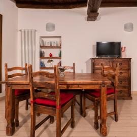 Historic Apartment Steps from Duomo & Uffizi