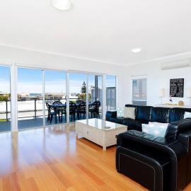 Heroes Rest - Family Beachside Living with Firepit