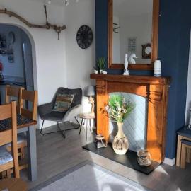 Tywyn seaside apartment with Mountain View: Tywyn şehrinde bir otel