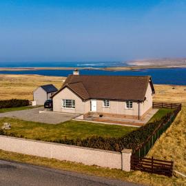 Atlantic views at Arnisdale House on Lewis, hotel u gradu Brue