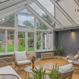 Cosy Family Home Near Thorpe Park & Legoland, hotel in Old Windsor
