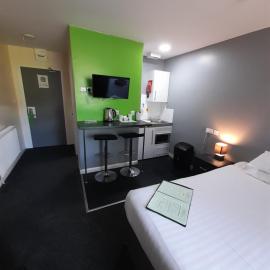 Lymedale Suites Studios & Aparthotel in NEWCASTLE UNDER LYME & STOKE, hotel in Newcastle under Lyme